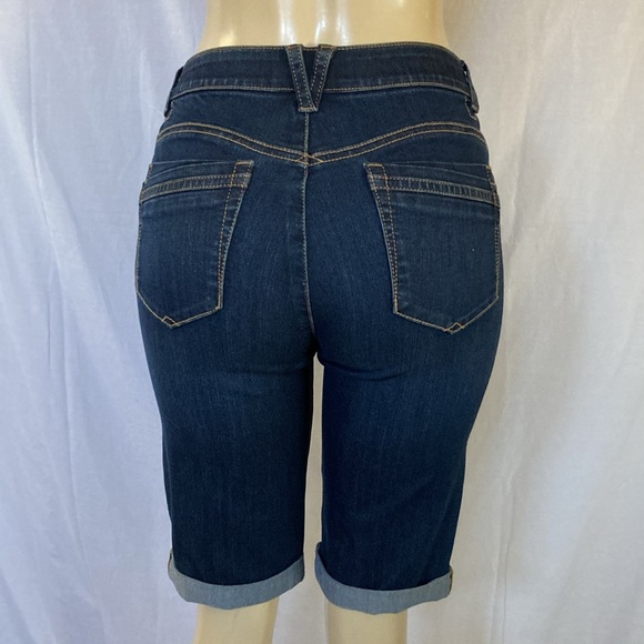 SALE!!! DEMOCRACY Jeans Tummy Control Size 6 Indigo Wash Bermuda Cuffed Hem NWOT - Picture 6 of 7